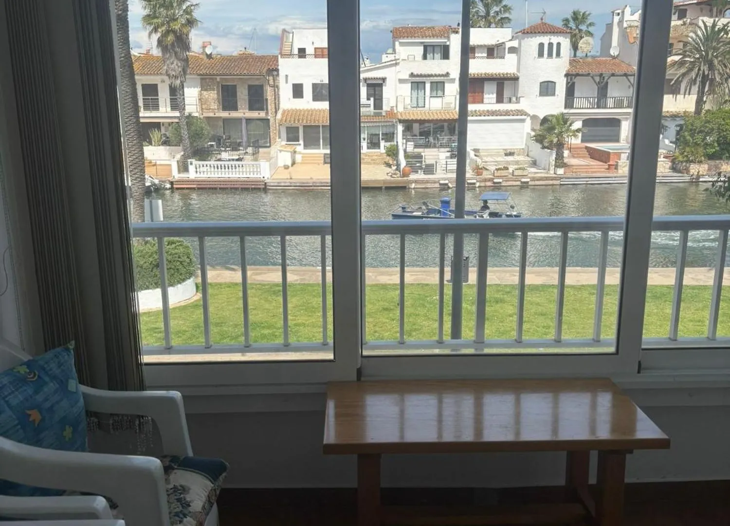Gloria Crespo Poblat Tipic - Canal Empuriabrava Spagna